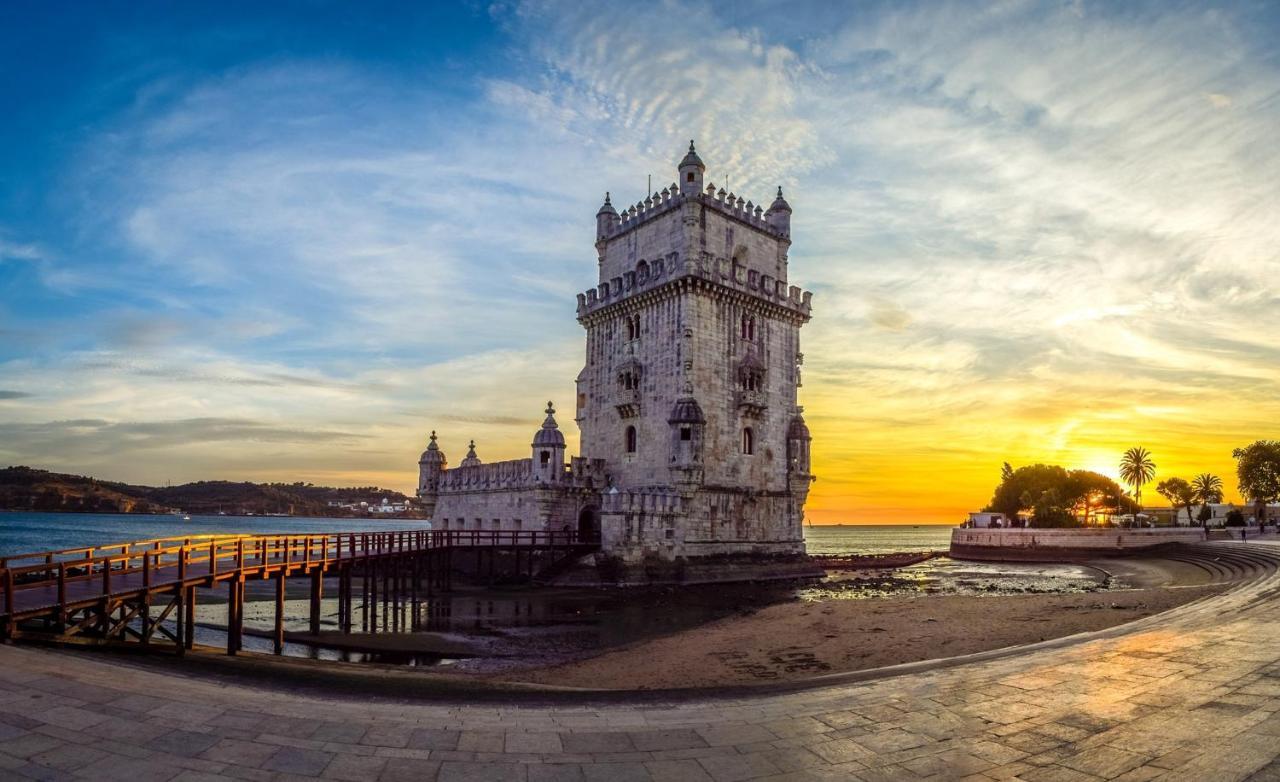With One Bedroom In With Wonderful City View Balcony And Wifi 12 Km From The Beach Apartamento Lisboa