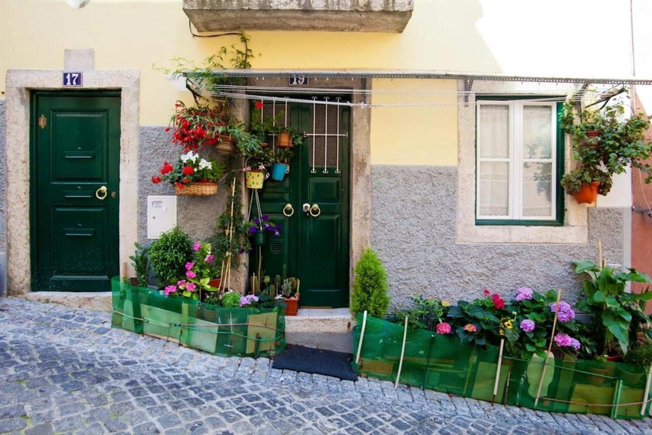 With One Bedroom In With Wonderful City View Balcony And Wifi 12 Km From The Beach Apartamento Lisboa