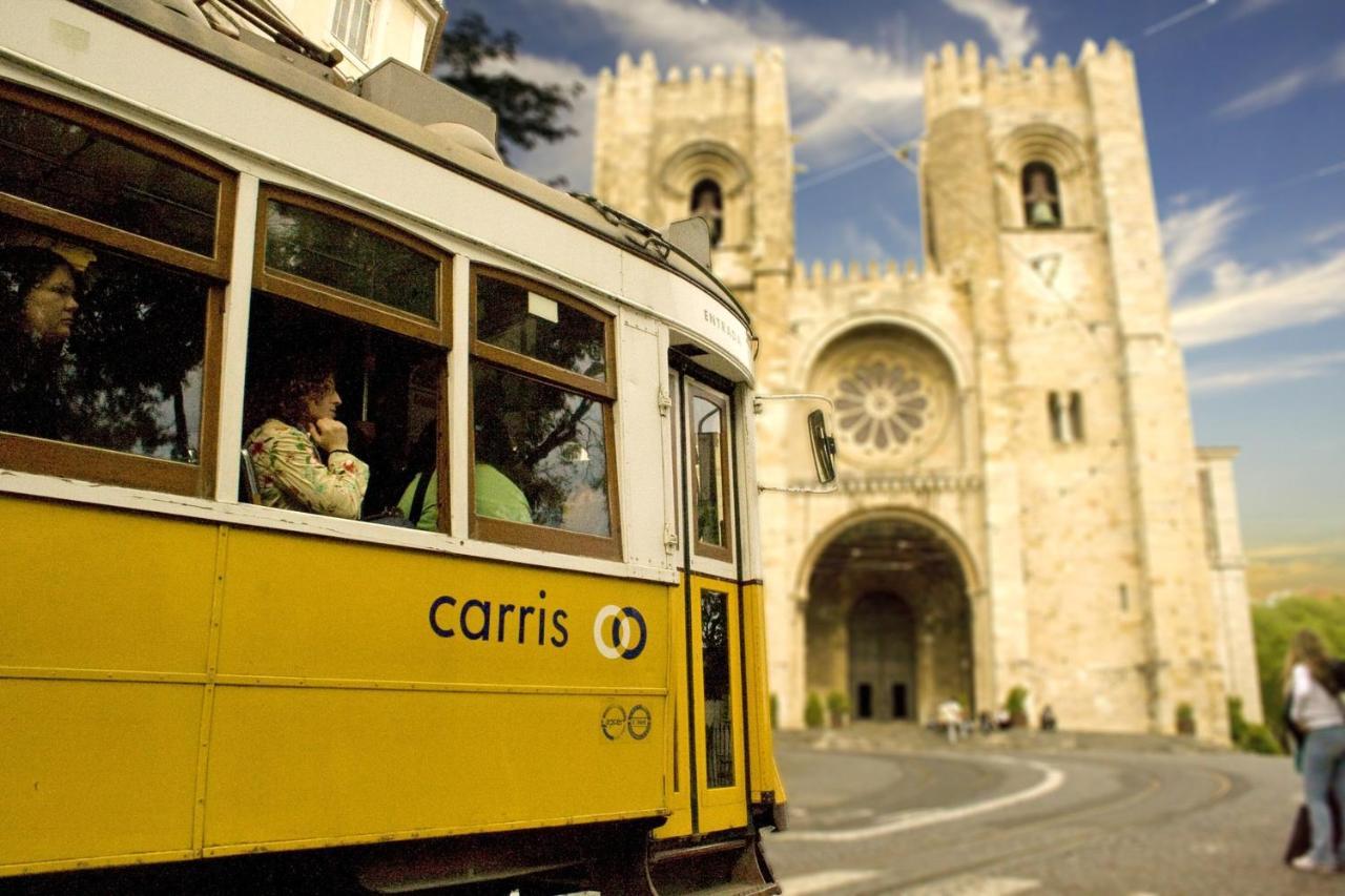 With One Bedroom In With Wonderful City View Balcony And Wifi 12 Km From The Beach Lisboa